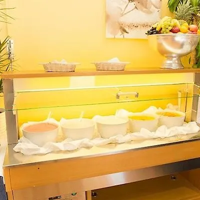 Allyouneed Hotel Vienna2 3*, فيينا
