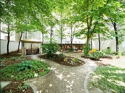Allyouneed Hotel Vienna2 3*, Viena